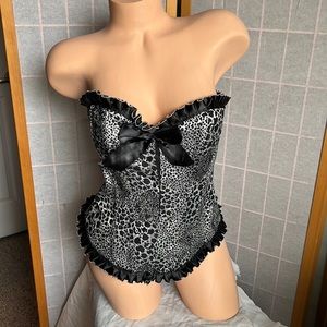 ⚫️ Black and white sexy bustier top